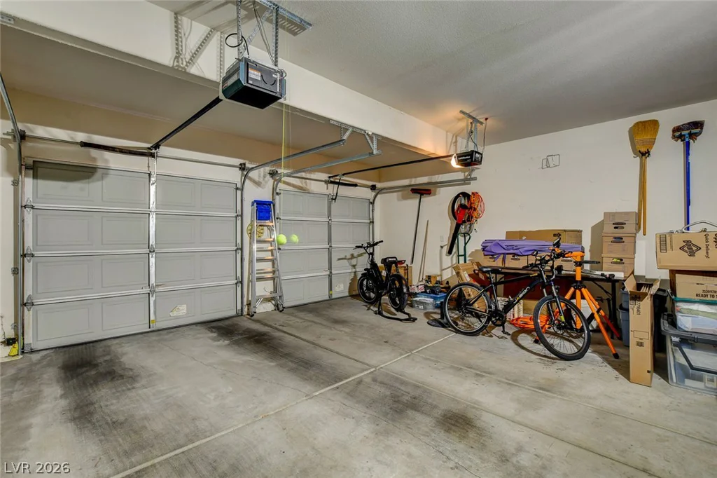 10190 Deerfield Beach, Las Vegas, NV 89129