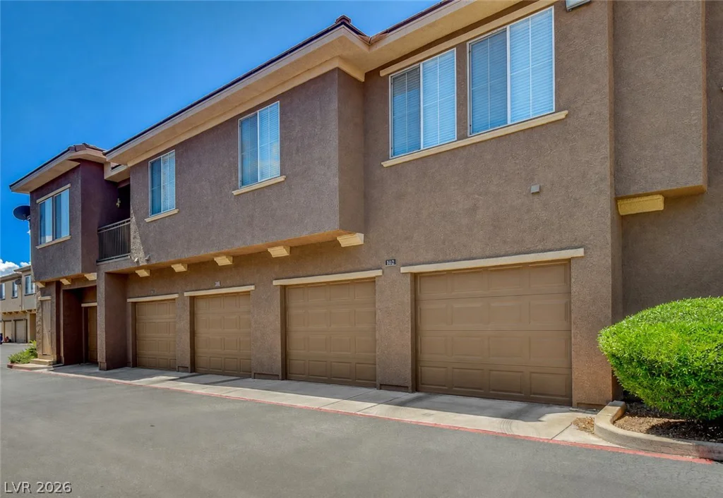 10190 Deerfield Beach, Las Vegas, NV 89129