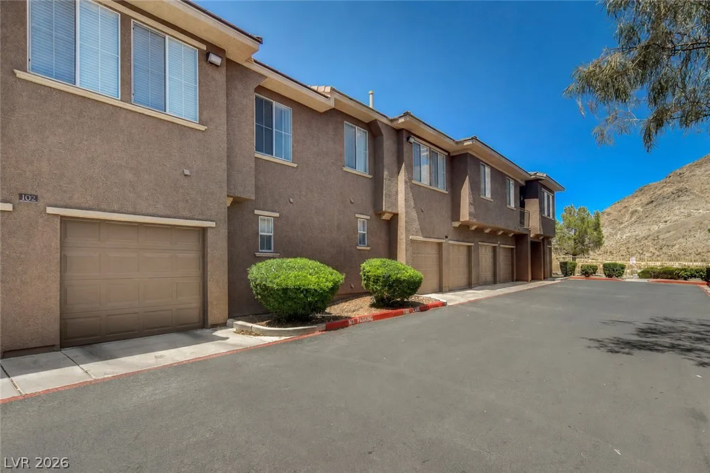 10190 Deerfield Beach, Las Vegas, NV 89129