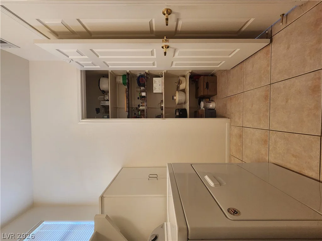 10190 Deerfield Beach, Las Vegas, NV 89129