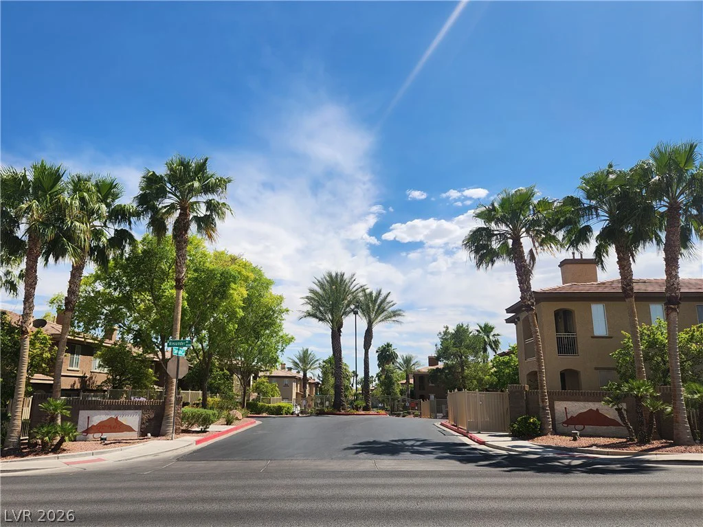 10190 Deerfield Beach, Las Vegas, NV 89129