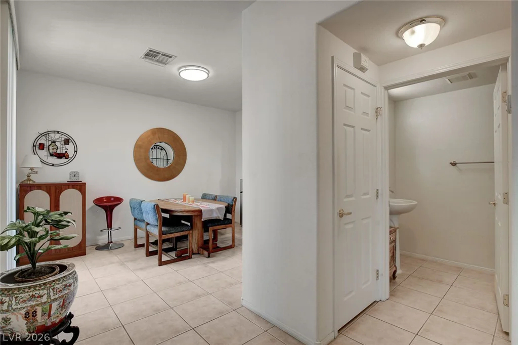 10190 Deerfield Beach, Las Vegas, NV 89129