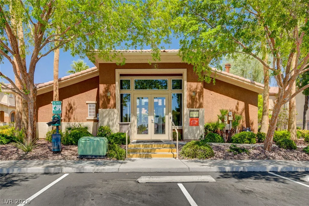 10190 Deerfield Beach, Las Vegas, NV 89129