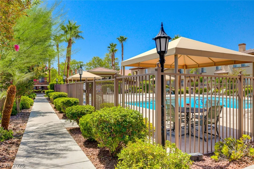 10190 Deerfield Beach, Las Vegas, NV 89129