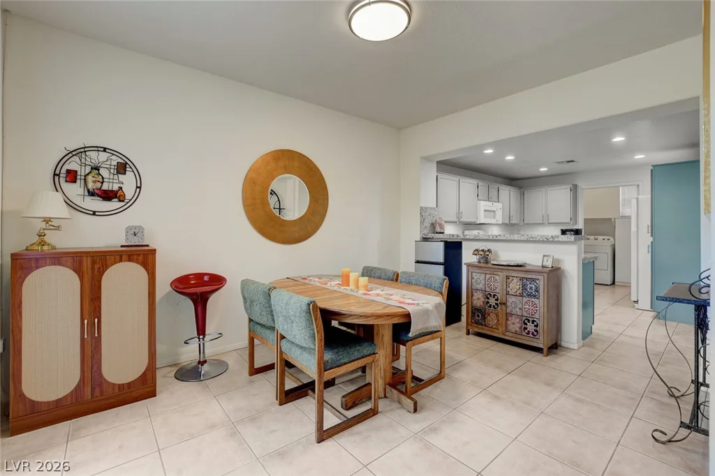 10190 Deerfield Beach, Las Vegas, NV 89129