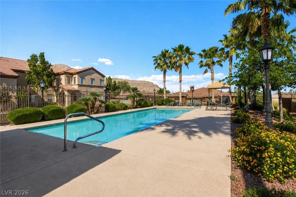 10190 Deerfield Beach, Las Vegas, NV 89129