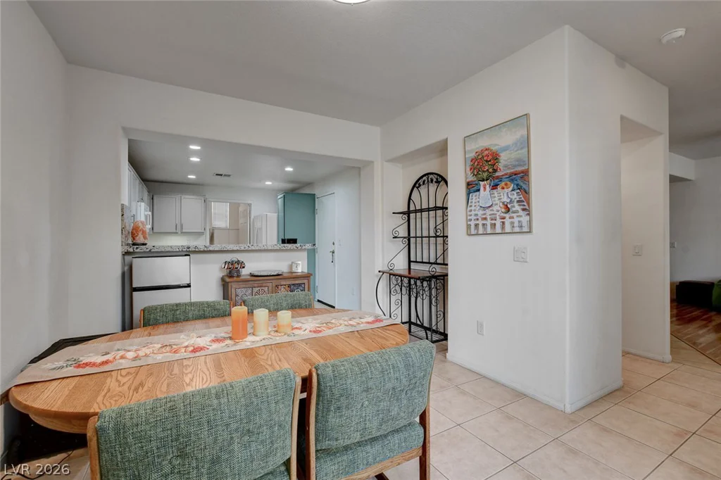 10190 Deerfield Beach, Las Vegas, NV 89129