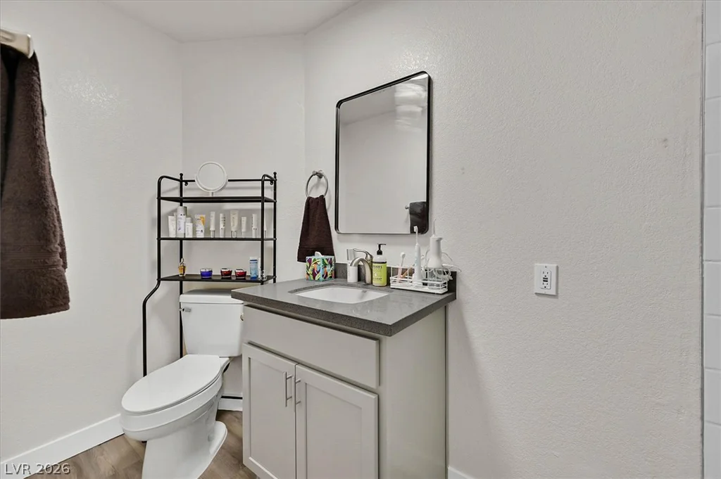 2851 Valley View, Las Vegas, NV 89102