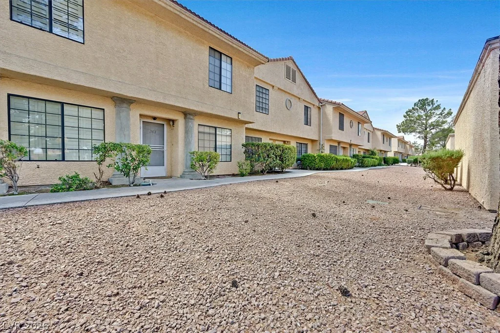 2851 Valley View, Las Vegas, NV 89102