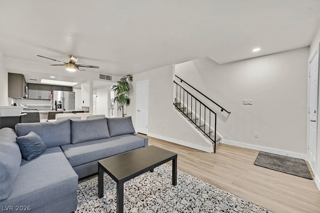 2851 Valley View, Las Vegas, NV 89102