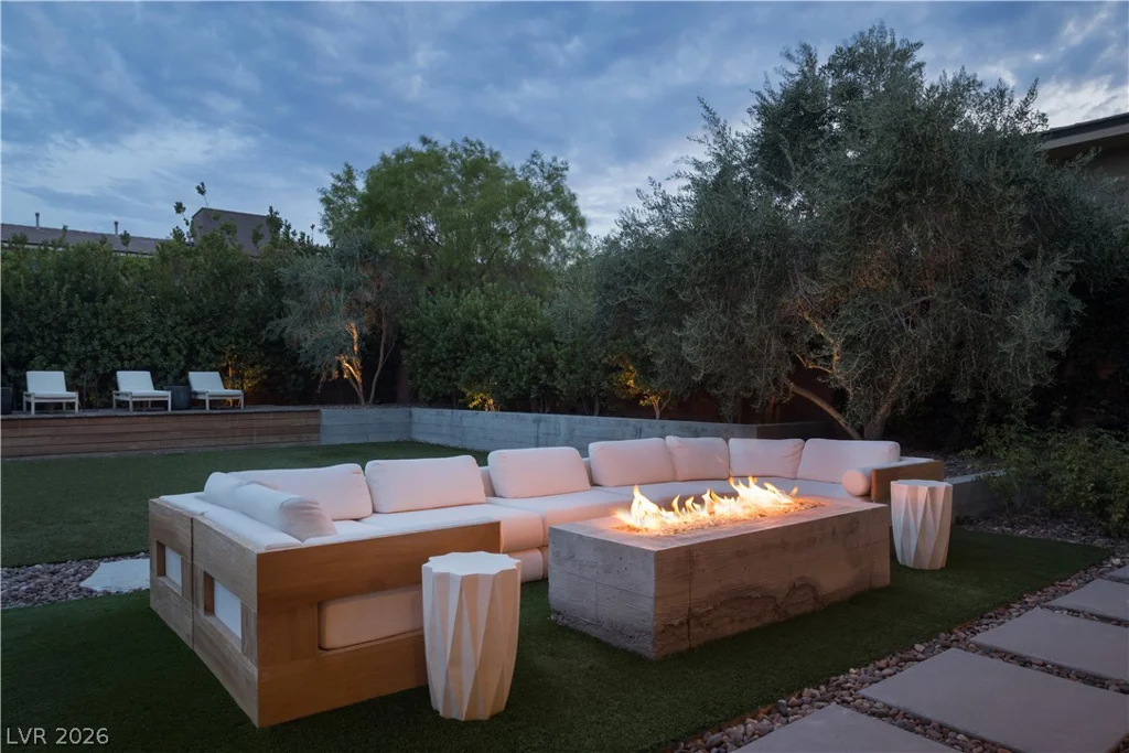 27 Cranberry Cove, Las Vegas, NV 89135