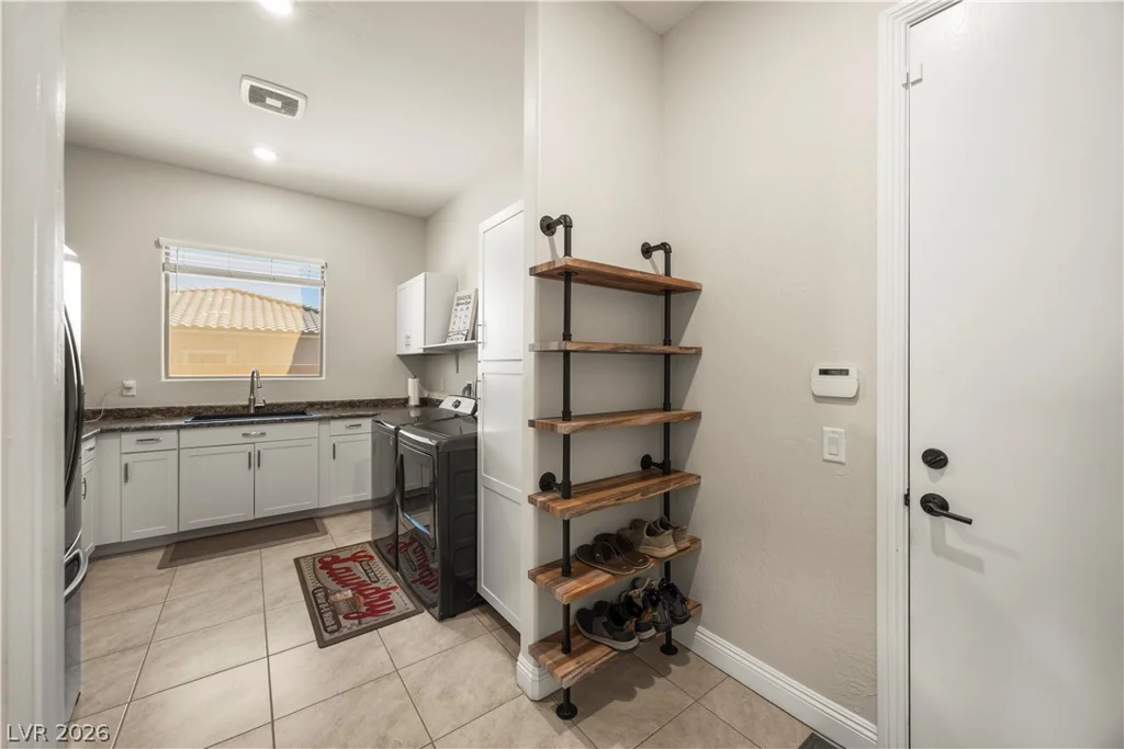 7758 Aztec Sandstone, Las Vegas, NV 89131