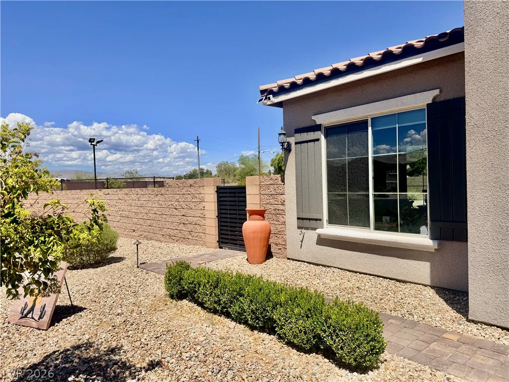 7758 Aztec Sandstone, Las Vegas, NV 89131
