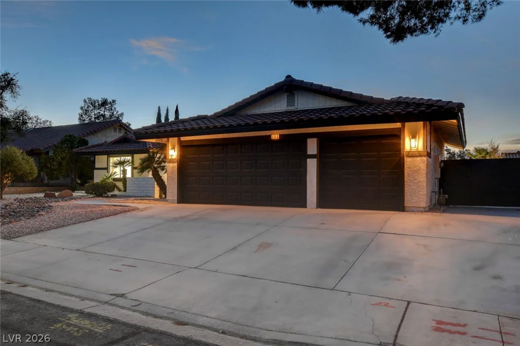 8904 Pesaro, Las Vegas, NV 89117