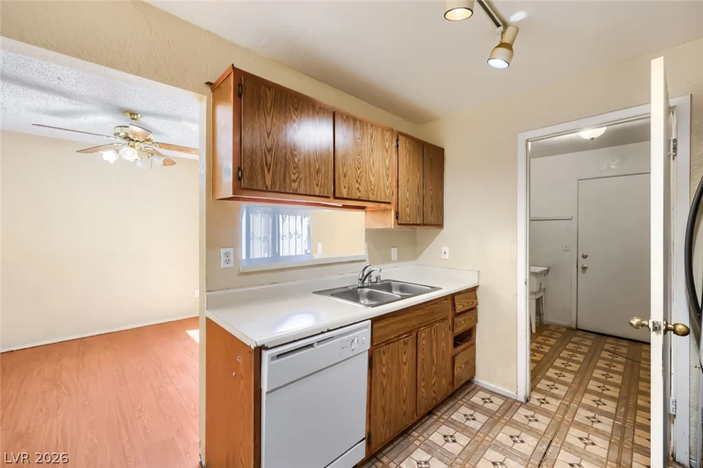 6750 Del Rey, Las Vegas, NV 89146