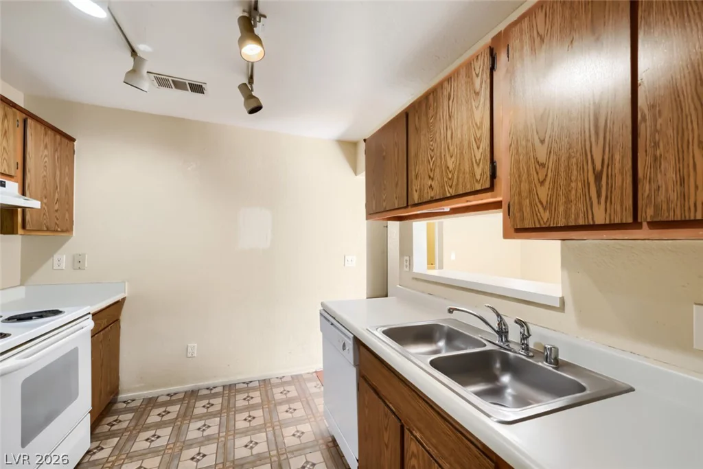 6750 Del Rey, Las Vegas, NV 89146