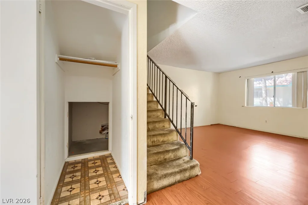 6750 Del Rey, Las Vegas, NV 89146
