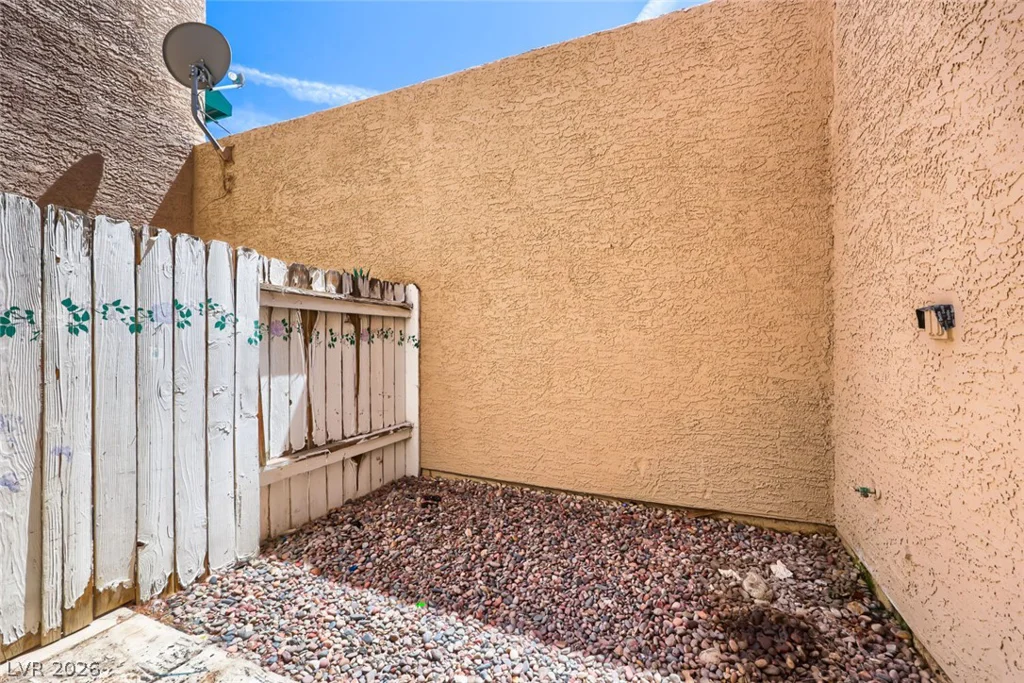 6750 Del Rey, Las Vegas, NV 89146