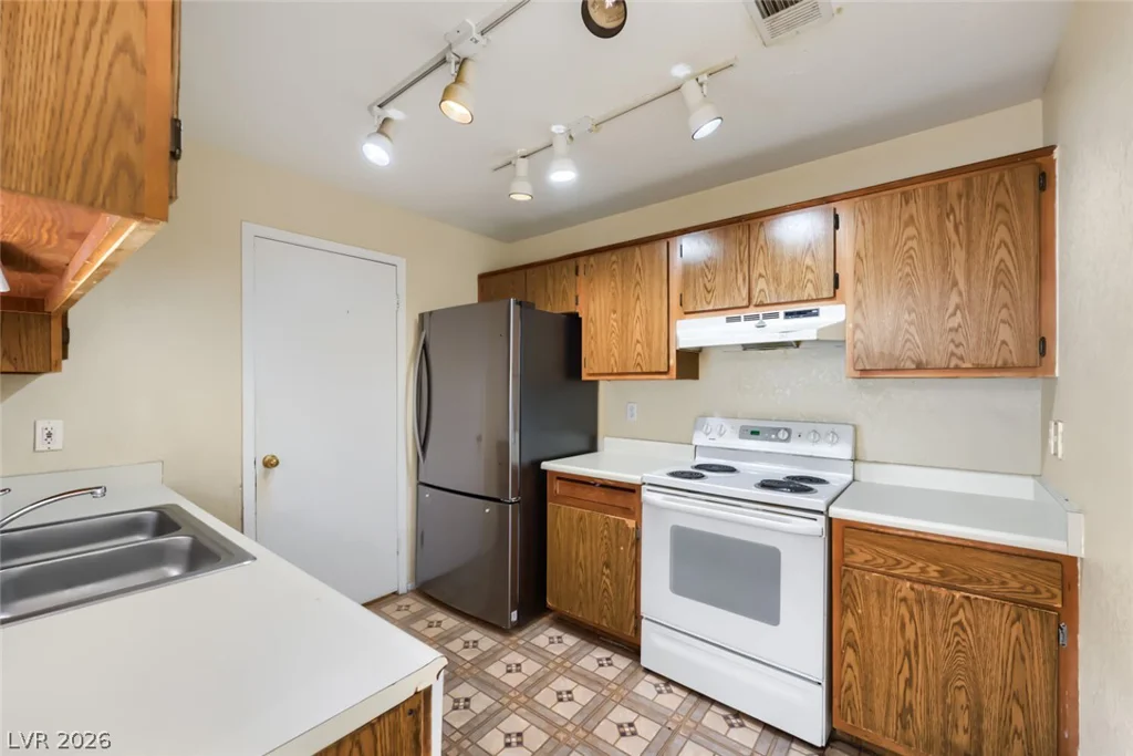 6750 Del Rey, Las Vegas, NV 89146
