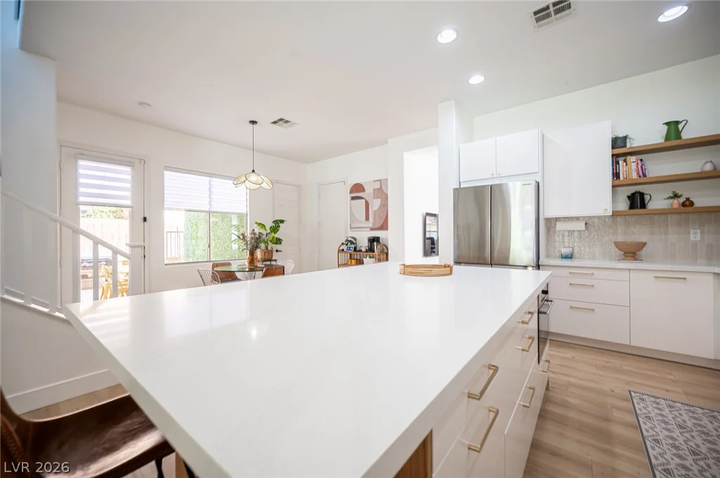 331 Dartmouth Hills, Las Vegas, NV 89138