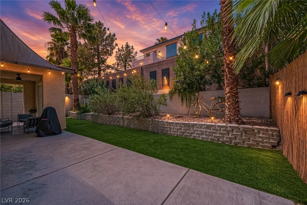 331 Dartmouth Hills, Las Vegas, NV 89138