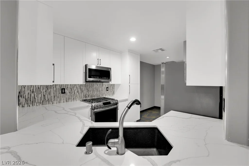9074 Hombard, Las Vegas, NV 89148