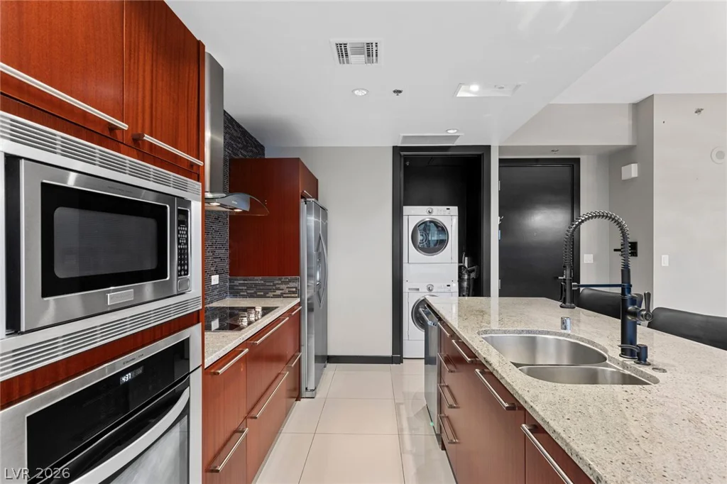 4471 Dean Martin, Las Vegas, NV 89103