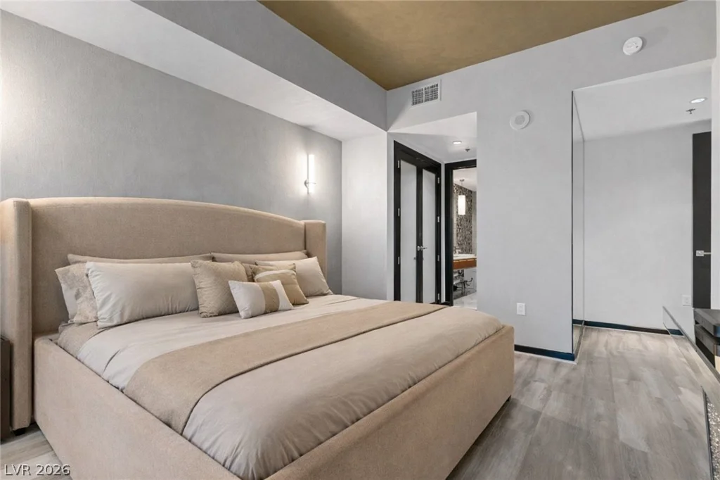 4471 Dean Martin, Las Vegas, NV 89103