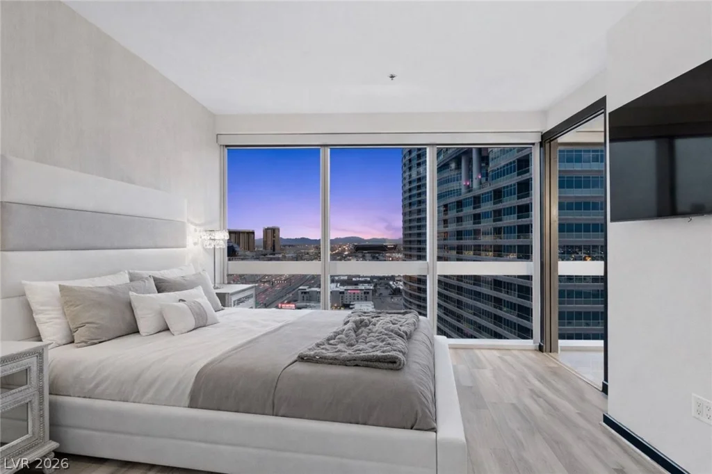 4471 Dean Martin, Las Vegas, NV 89103