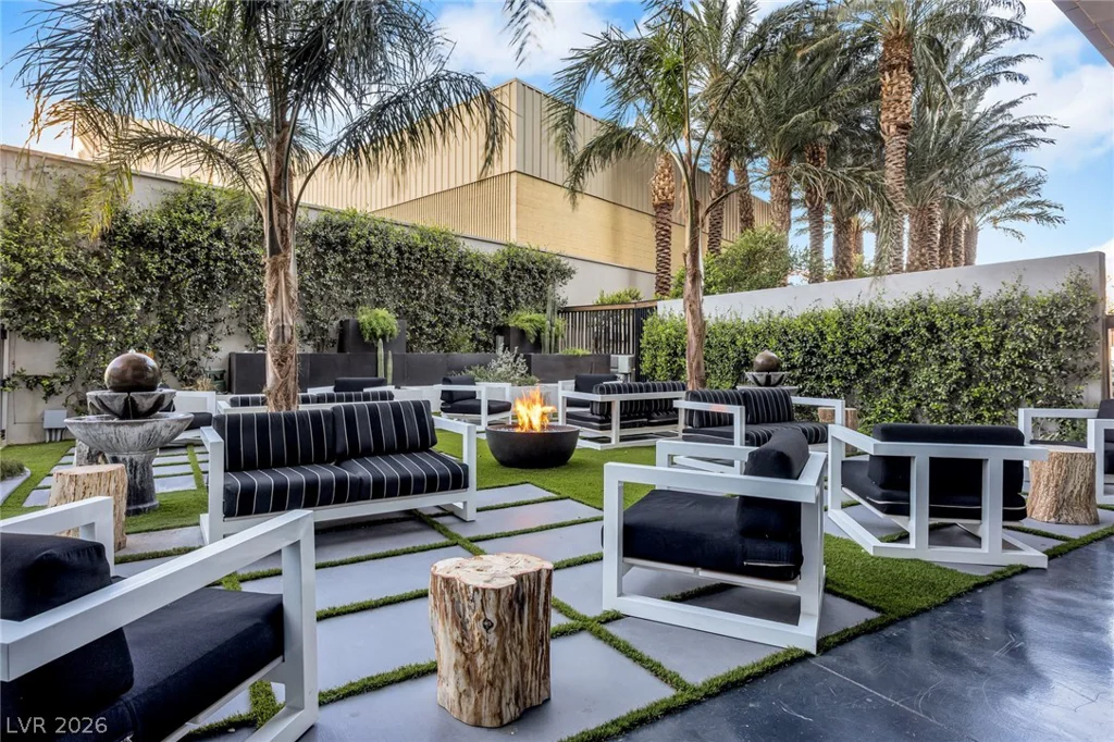 4471 Dean Martin, Las Vegas, NV 89103
