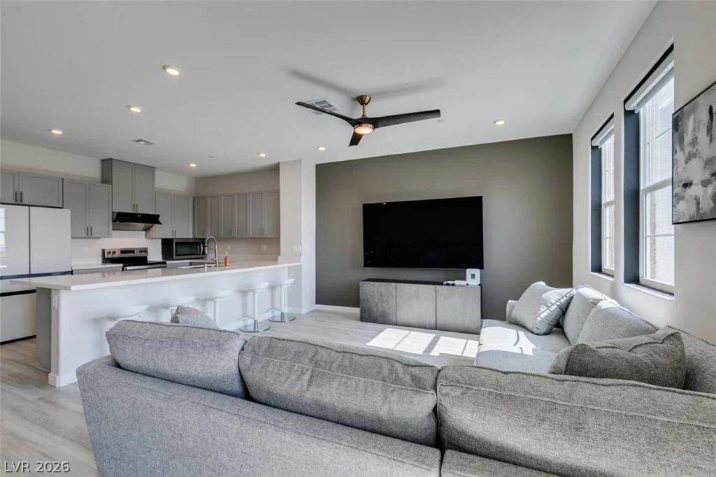 5618 Beguiling Falls, Las Vegas, NV 89148