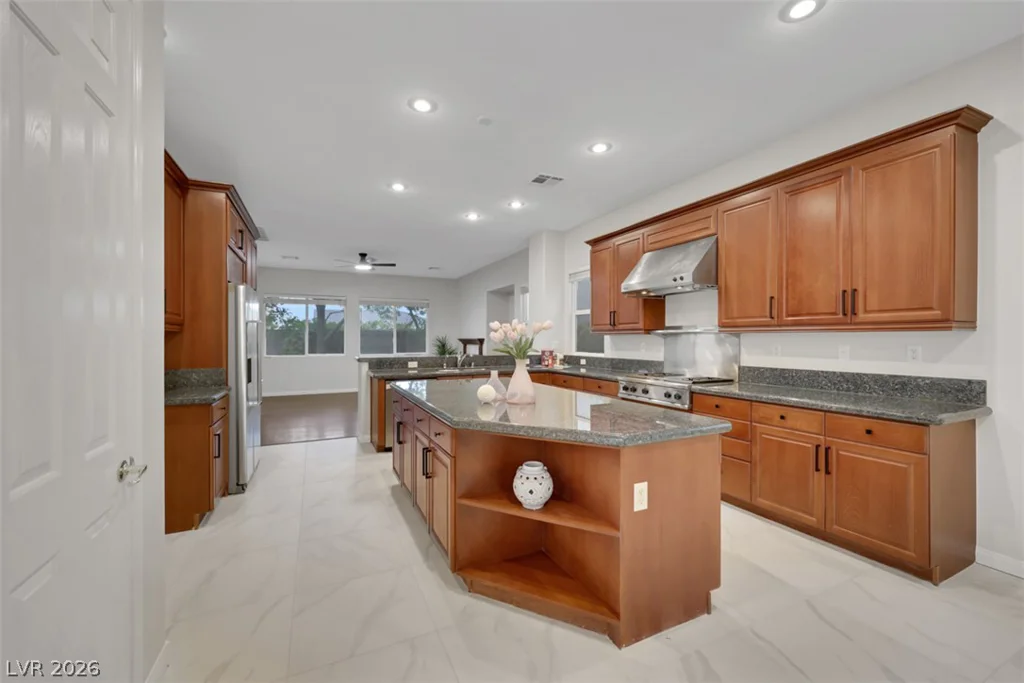 7970 Carson Creek, Las Vegas, NV 89113