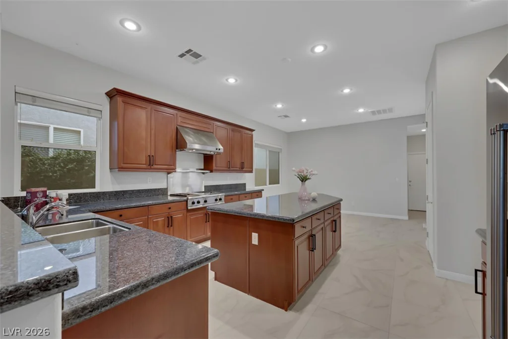 7970 Carson Creek, Las Vegas, NV 89113