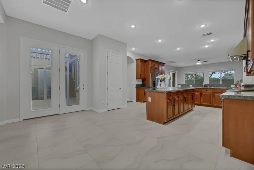 7970 Carson Creek, Las Vegas, NV 89113