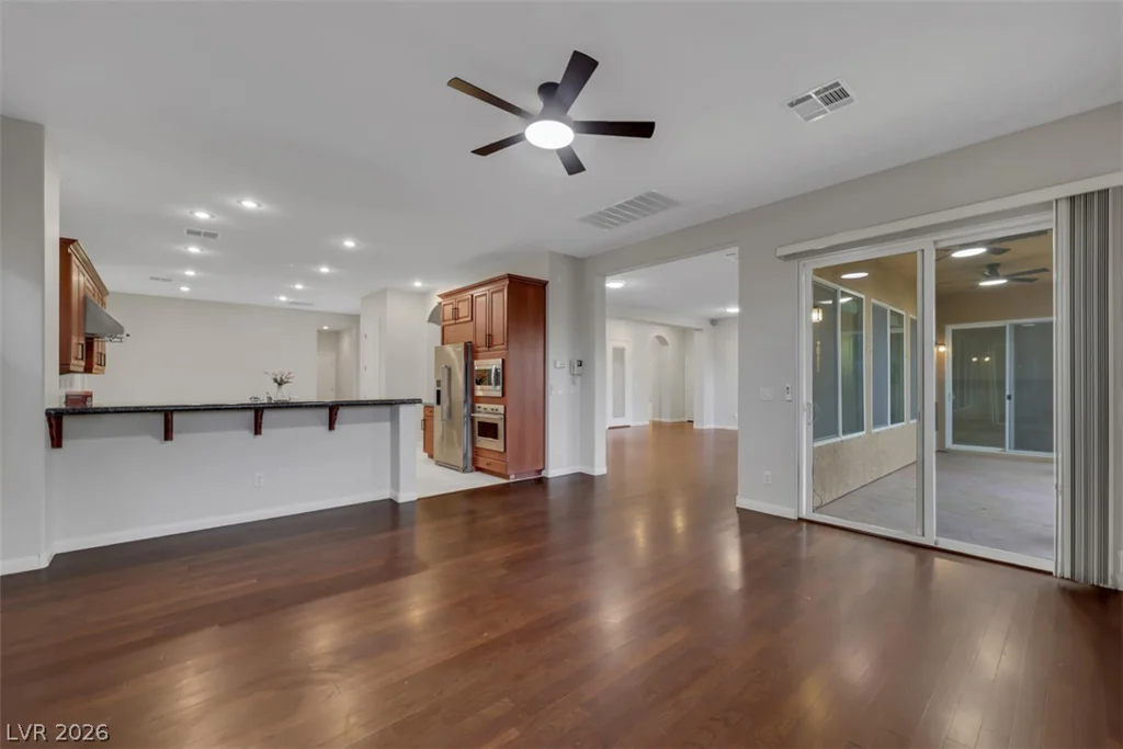 7970 Carson Creek, Las Vegas, NV 89113
