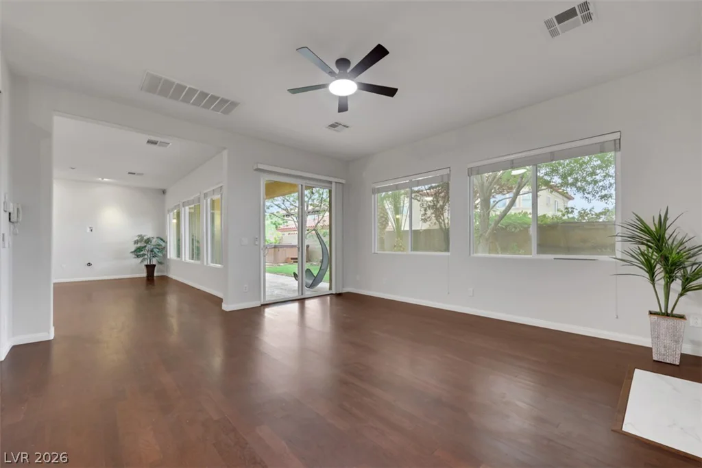 7970 Carson Creek, Las Vegas, NV 89113