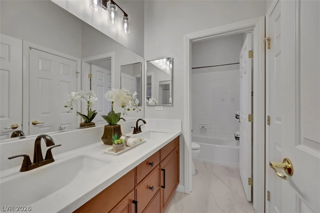 7970 Carson Creek, Las Vegas, NV 89113