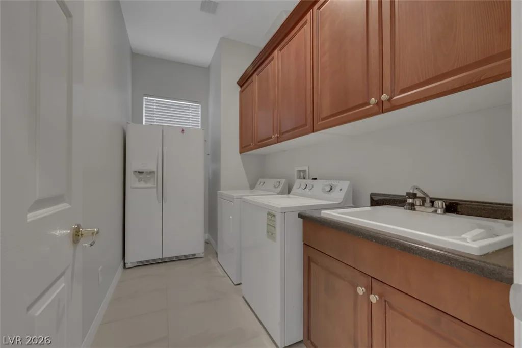 7970 Carson Creek, Las Vegas, NV 89113