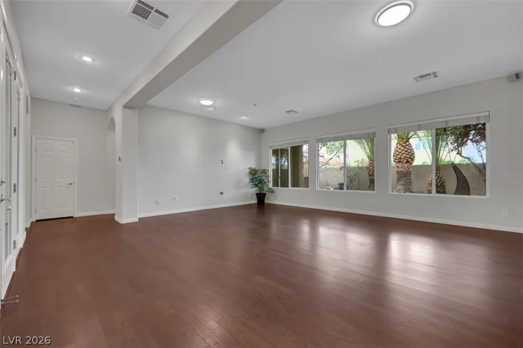 7970 Carson Creek, Las Vegas, NV 89113