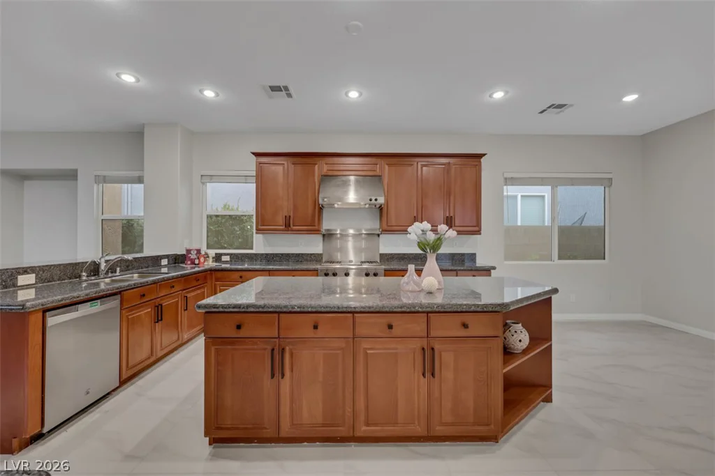 7970 Carson Creek, Las Vegas, NV 89113