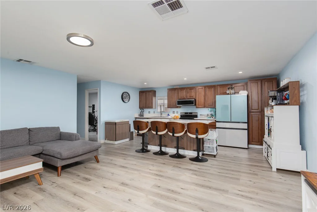 330 Sir Richard East, Las Vegas, NV 89110