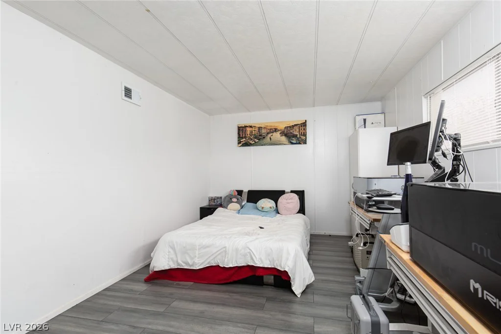 330 Sir Richard East, Las Vegas, NV 89110