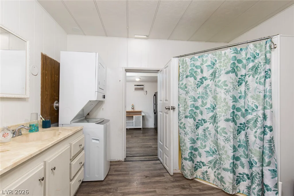 330 Sir Richard East, Las Vegas, NV 89110
