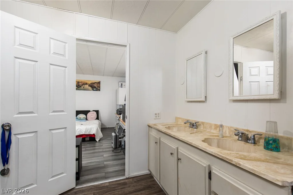 330 Sir Richard East, Las Vegas, NV 89110