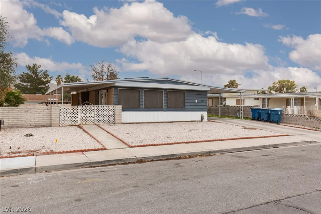 330 Sir Richard East, Las Vegas, NV 89110