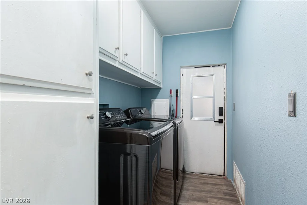 330 Sir Richard East, Las Vegas, NV 89110