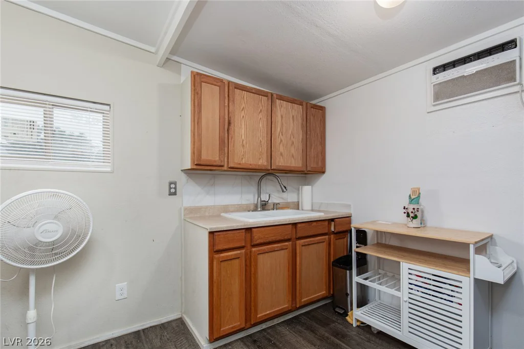 330 Sir Richard East, Las Vegas, NV 89110