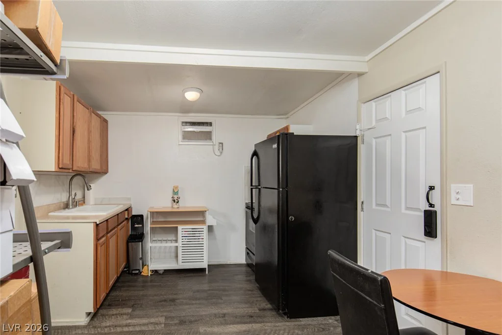 330 Sir Richard East, Las Vegas, NV 89110