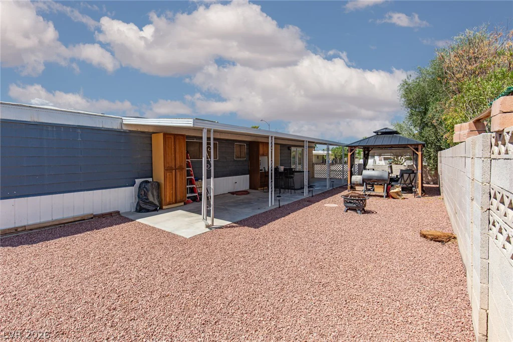 330 Sir Richard East, Las Vegas, NV 89110