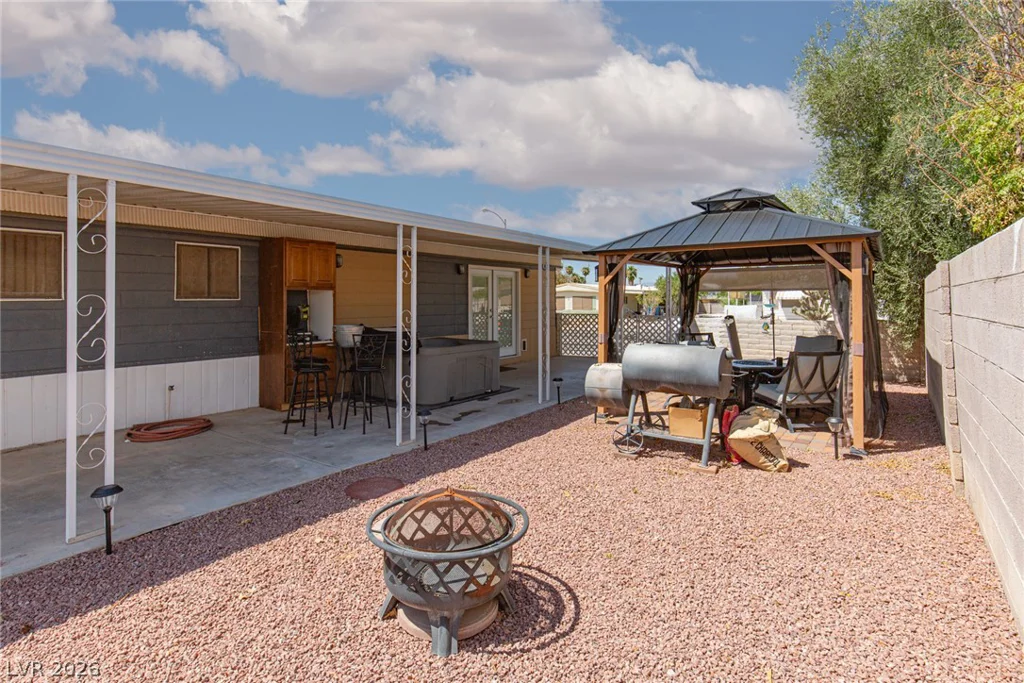330 Sir Richard East, Las Vegas, NV 89110